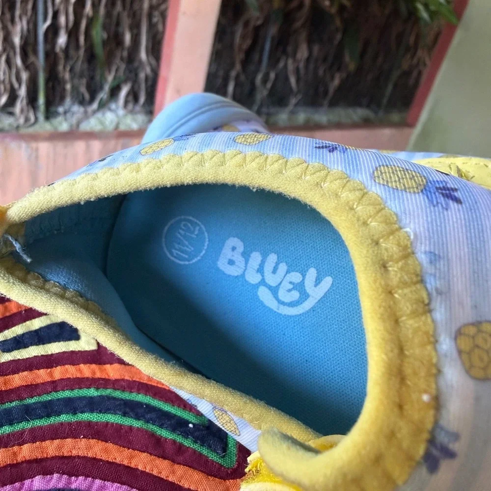 Bluey‎ Ground Up Water Shoes Girls Size 11/12 Blue Yellow Striped Pineapple